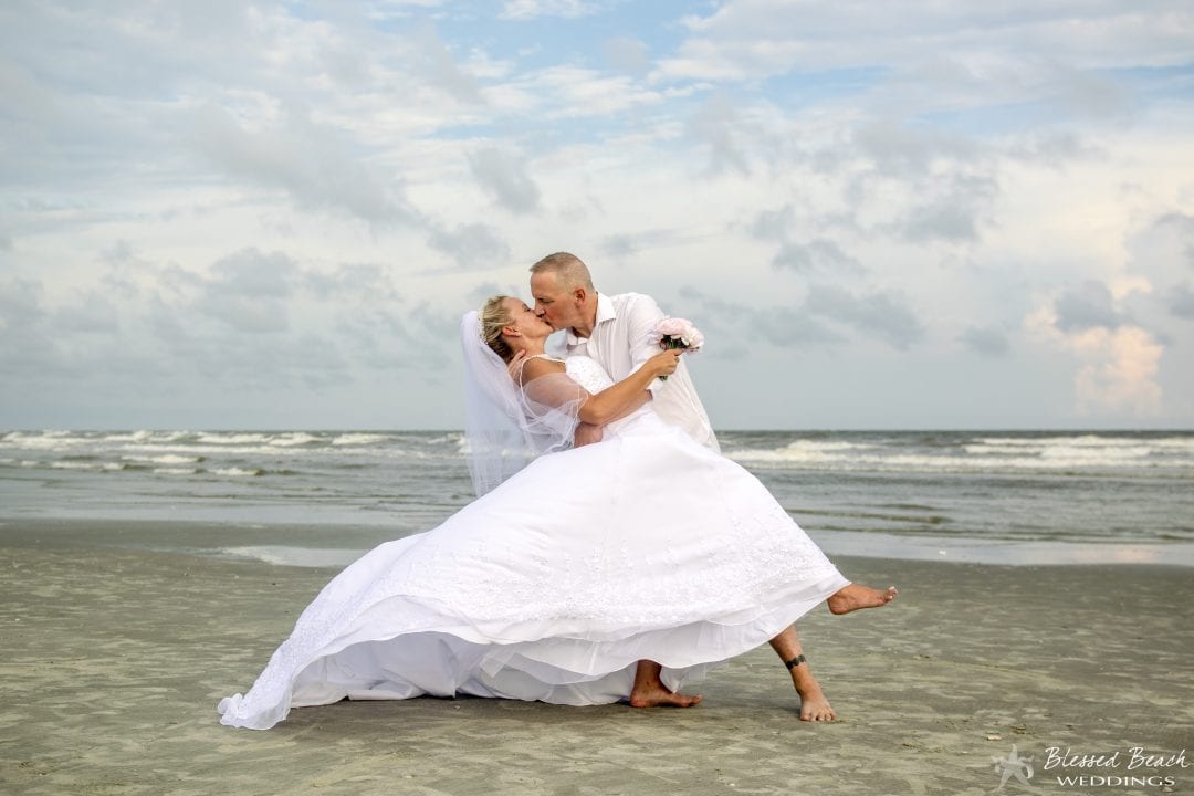 6 Of The Prettiest Beach Wedding Photo Ideas Wedding Ideas Magazine